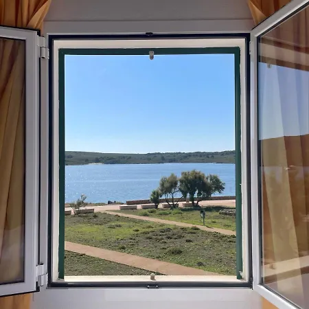 F180 Vacaciones Primera Linea De Mar En Fornells 公寓 *